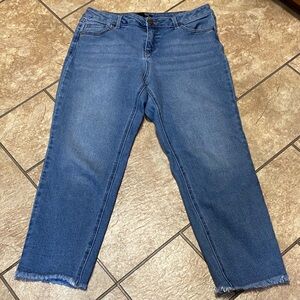 Women’s Baggy Blue Size 10 Mid Rise Ankle Jeans with a Raw Hem